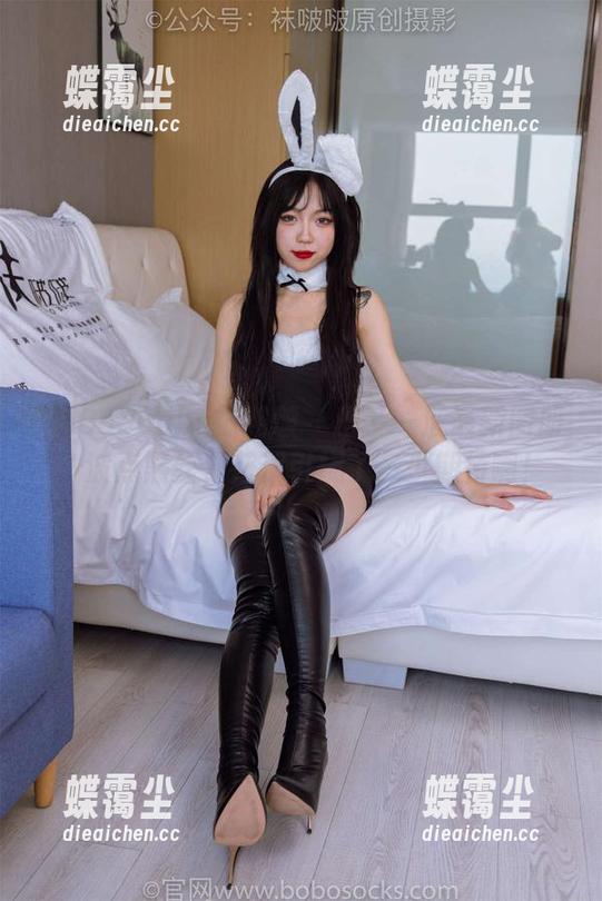 BoBoSocks袜啵啵 - 稚予一波最新图册：波点黑丝，花絮引燃了多少期待啊！-蝶霭尘
