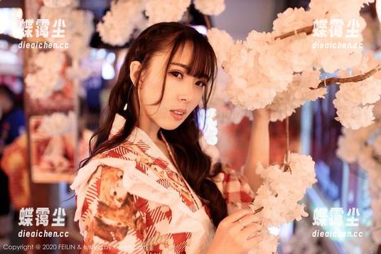 Feilin嗲囡囡 - 原图旁边的周于希dummy，喂，哪个女孩把糖果偷偷藏起来了？-蝶霭尘