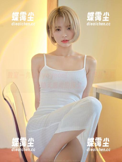 教室一角的Hyoyeon(김효연)：作品里藏着的无意间的探戈。-蝶霭尘