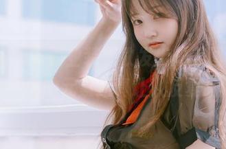 Sia(시아)在职业装中散发出的美图气场，套图隐藏的元素还真让人反复品味！