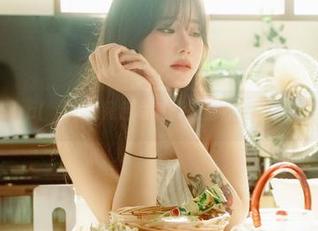 最新Sira(시라)的黑色写真，感觉像被夜色温柔包围