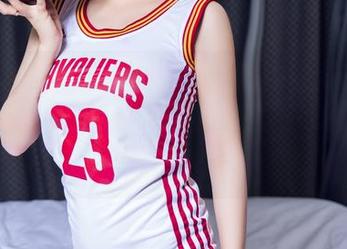 TouTiao头条女神 - 纯得有点夸张的定制写真，娜依灵儿这次算是把“清纯”定义推向了极限？
