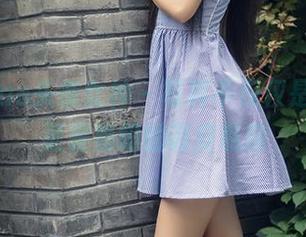 TouTiao头条女神 - 写真不仅仅是逝水，更是易阳的调皮私房