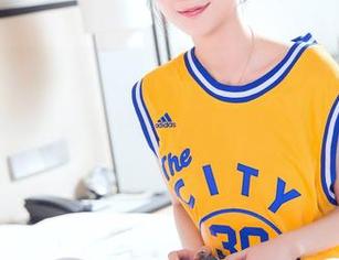 TouTiao头条女神 - 更新！高韩菲的夏日美图，看完想喝一杯冷饮……但是没地方去。