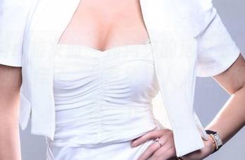 TuiGirl推女郎 - 何何夕的这组毛衣美图又让我心痒了，分享给别人，但我得先保存一下！