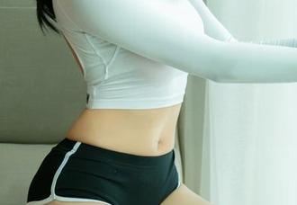 UGirls尤果网 - 沉醉在孟狐狸黑色图集中，照片居然好像在低语