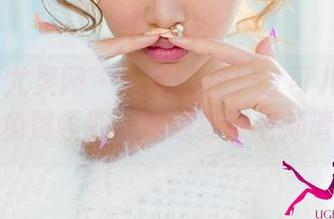 UGirls尤果网 - 吃瓜时间！才可儿的校服图集，免费领取，难道要跟老师请假了？