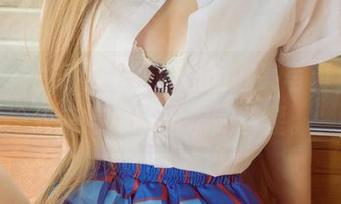UGirls尤果网 - 霓梓心的油亮写真，真是光滑得像刚出炉的彗星。