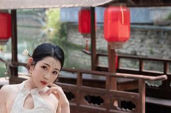 Xiuren秀人网 - 女神不怕曝光：伊思思的原图大片随便看，结果看得我这人还真开始拿嘴巴发光了！