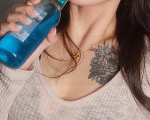 DiveintoWuyo的泳衣高清作品集，水边的轻松总让人停下脚步