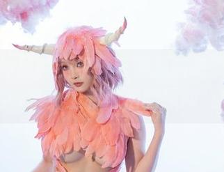 妖艳与神秘的交织：云溪溪的高清图册分享女巫和艳后的趣闻