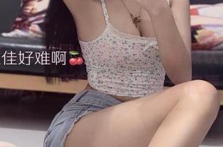 佳佳酱ovo的职业装写真，看似认真却总带点俏皮，更新后会有什么惊喜呢？