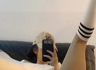 微密圈 - 俏妞qiaoniuTT的高清原图，有吊带袜的那点心思！唉，这画面不由得让我思绪万千。