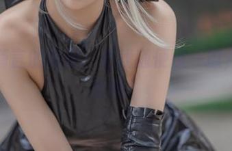 只是简言的制服：看我随便撩一撩，想下载吗？