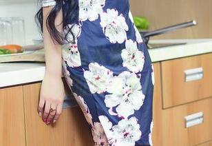 头条女神 - 这里有琳琳的粉色照片，能吻别人的那么多吗？