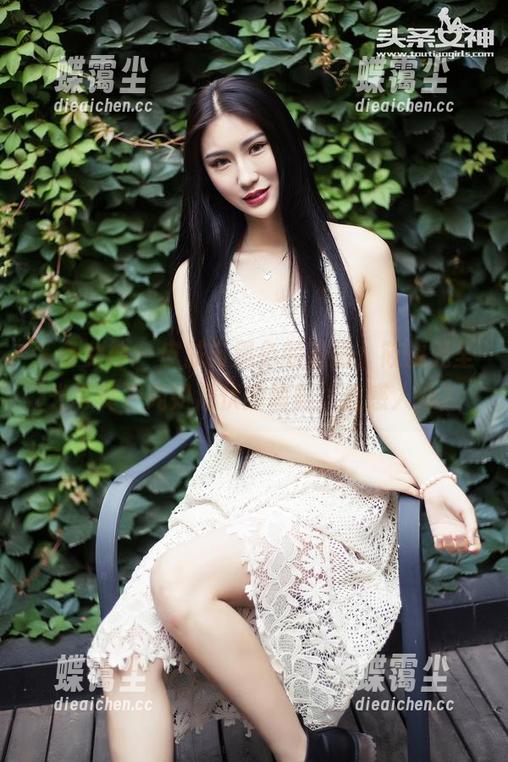 头条女神 - 皮肤与黑色的碰撞，筱溪无圣光写真下宛如潜伏的阴影，蛊惑人心？-蝶霭尘
