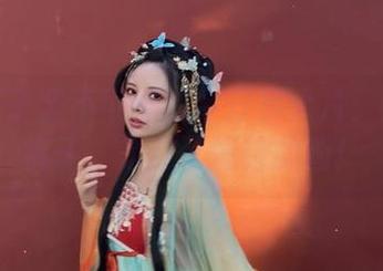 下载妍子坚不可摧的牛仔裤大片：这不是裤子，是穿了情诗的画！
