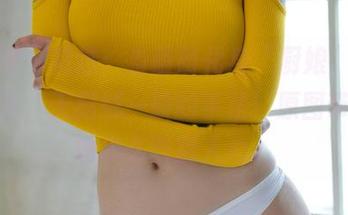 尤果网 - 精选：当萌萌化身“厨娘”，菜刀在手，天鹅绒一般的手法！原图带你看她怎么收割人心。