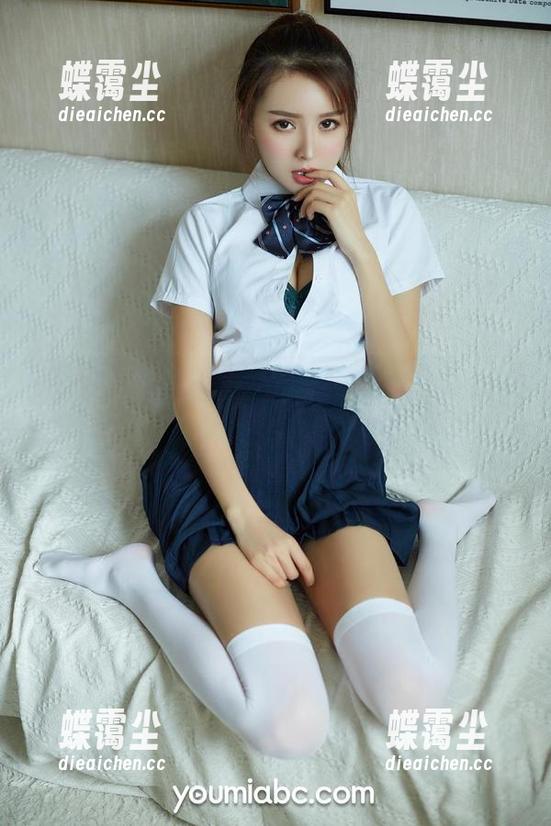 尤蜜荟 - 看，月音瞳的瑜伽带着“无圣光”的调皮；图包来的喏-蝶霭尘