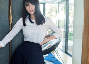 推女郎 - Yu佳妮在办公室，等你来看这些美图的反应