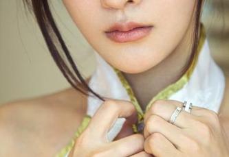 推女郎 - 卷起袖子，黄可全套厨娘造型等你下载！
