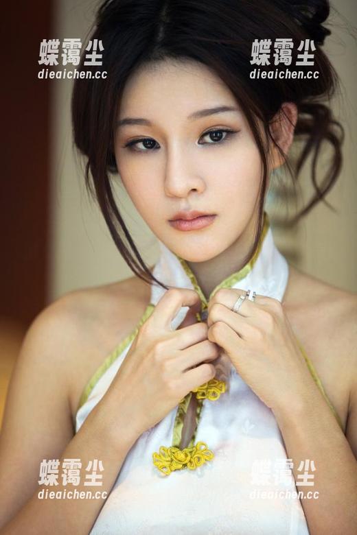 推女郎 - 卷起袖子，黄可全套厨娘造型等你下载！-蝶霭尘