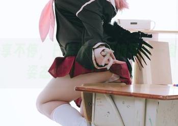 福利享不停，日奈娇的厨娘写真—食物和姿态都让人目不转睛。