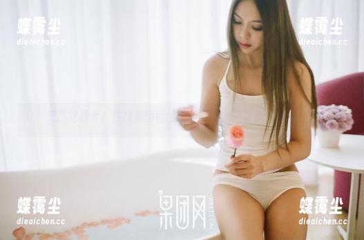 美图党最爱,在线果团网的白色衬衫,总让我多想一些。-蝶霭尘 美图党最爱,在线果团网的白色衬衫,总让我多想一些。-蝶霭尘