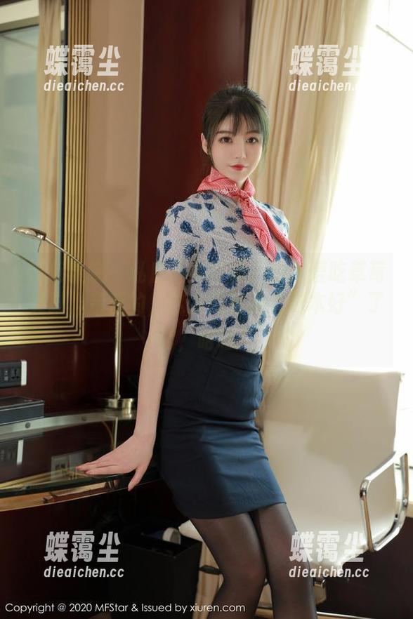 模范学院 - 私房写真特辑：汐汐爱吃草莓美脚，亲爱的，这大概就是“脚本好”了吧，哈哈！-蝶霭尘
