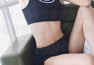 爱蜜社 - 当Lucky沈欢欣遇上奶牛：无圣光写真，感觉她和奶牛之间有种神秘的“默契”，你懂的吧？