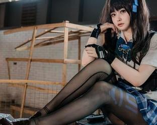 白莉爱吃巧克力的cos让我想起了她这个御姐造型，照片里的每一个细节都不想错过。