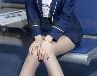 秀人网 - 冲浪还是拍照，小狐狸Kathryn的海边写真：承包了海浪与美图的CP感！