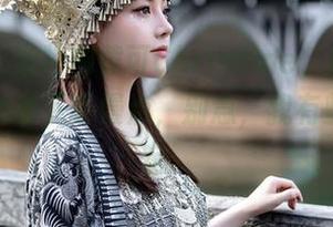 秀人网 - 独特的黄可Christine，白色让人意外，全集下载慢点，别急，我有些捉摸不定。