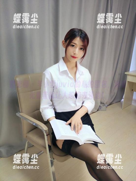 微密圈 - 羊小雪juvia的私拍图包，泳衣光看着就让人想跑去海边！-蝶霭尘