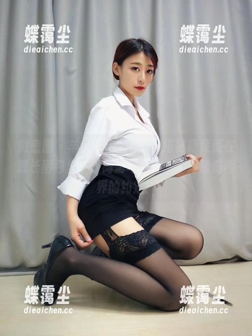 微密圈 - 羊小雪juvia的穿搭秘籍竟藏在舰长图包里！看高清写真，一拳打破时尚界的约定！-蝶霭尘