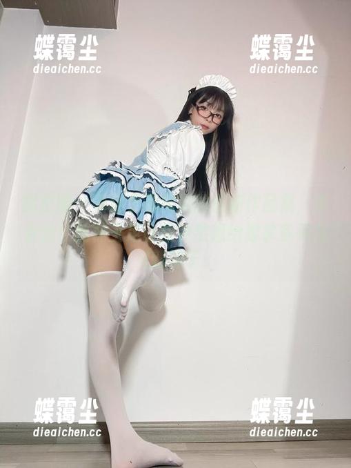 微密圈 - 着迷于聂傲娇的最新作品集，没办法！丝袜玉足让我突然想给脚掌多买几对新袜子！-蝶霭尘