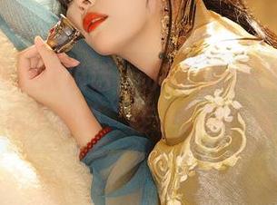 如果高跟鞋能说话，苏嫣qvq已经在图片上开启了她的“鞋子畅聊”系列！