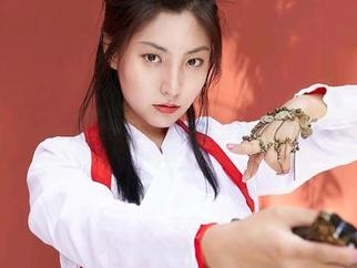 蜜桃社 - 一张不落的女王，全套图集豆瓣酱的诠释太有意思了。