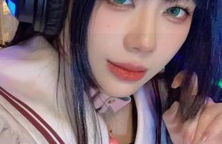 不愧是阿九从不咕咕的图包，海边美图刚好跟我的沙滩梦吻合了。
